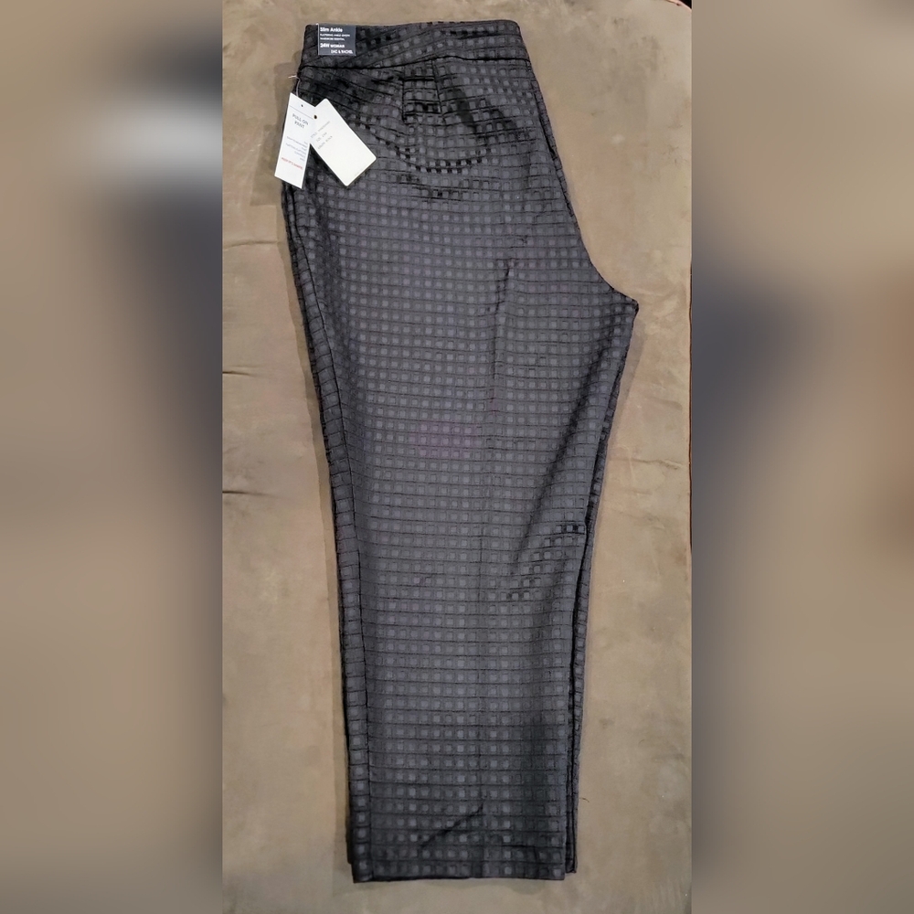 NWT 24W Blk Pull-On Slim Ankle Pant